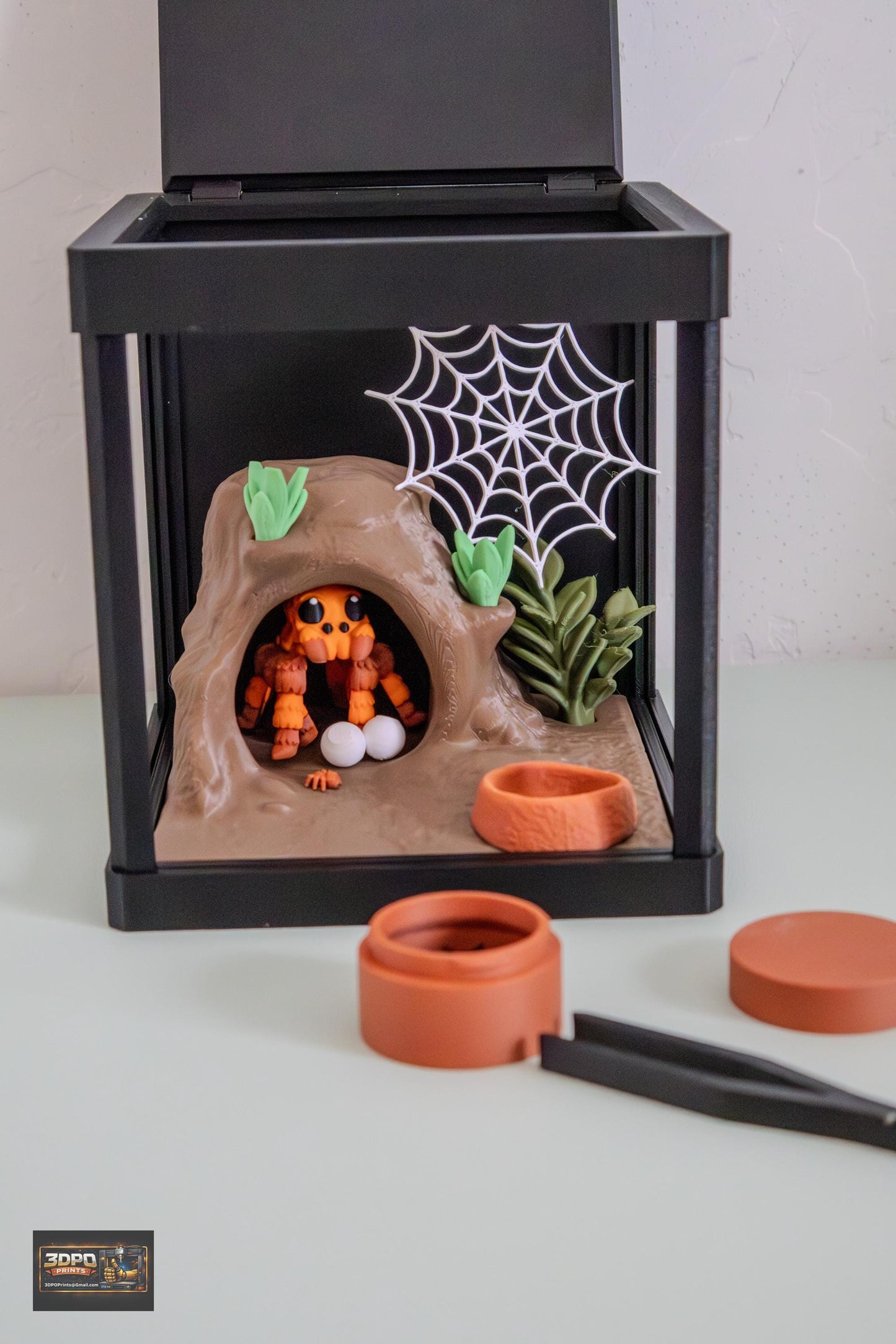 Spooky-Cute 3D Printed Spider Enclosure with Baby Spiders & Mini Feeding Set