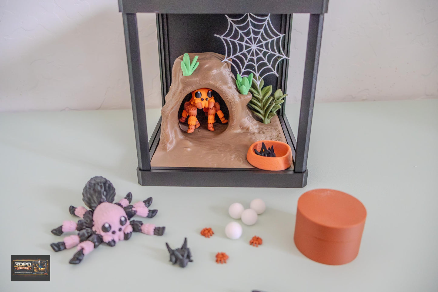 Spooky-Cute 3D Printed Spider Enclosure with Baby Spiders & Mini Feeding Set