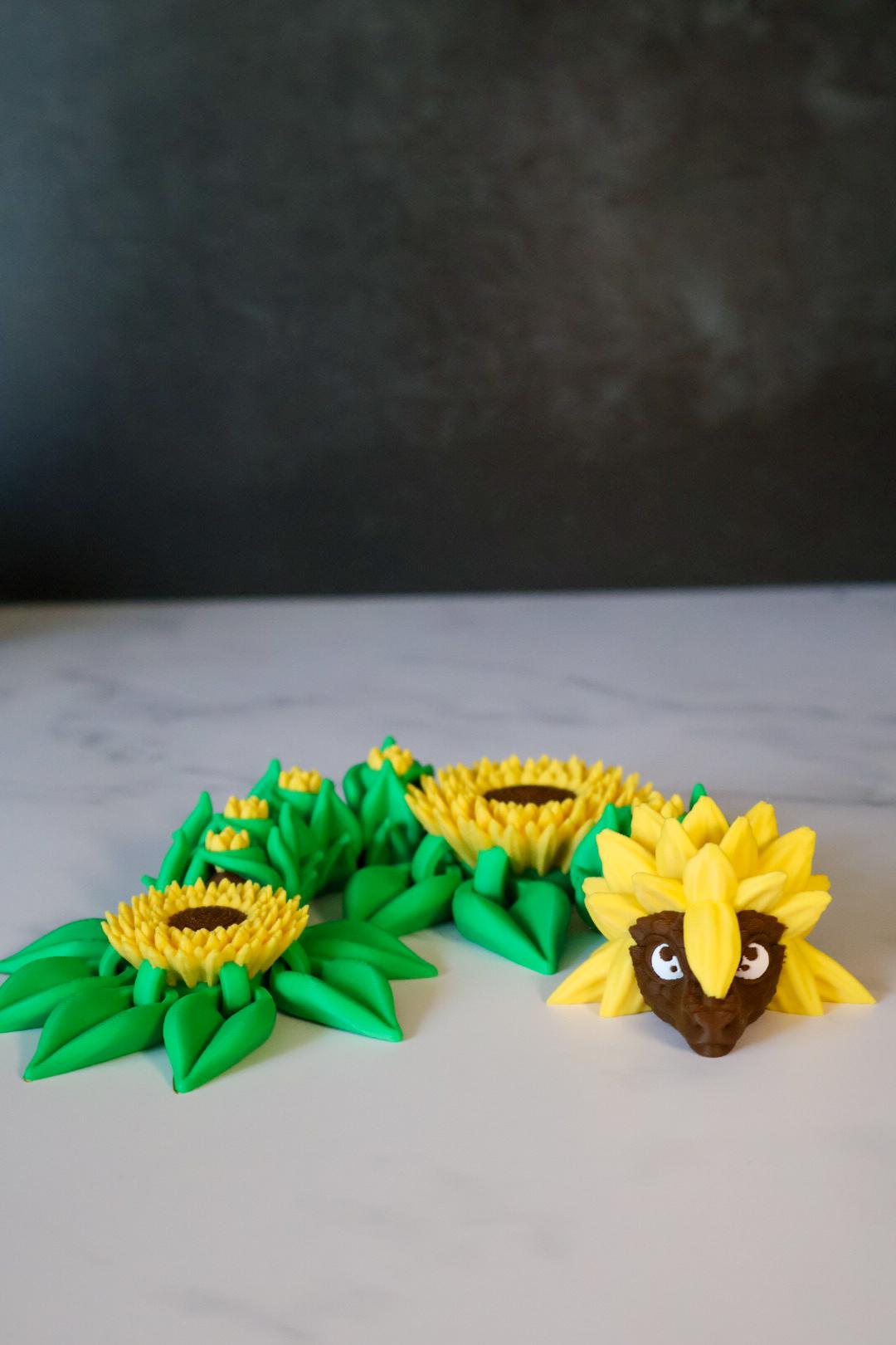 Sunflower Dragon – Articulated Fidget Toy, Desk Decor, Floral Plant Dragon