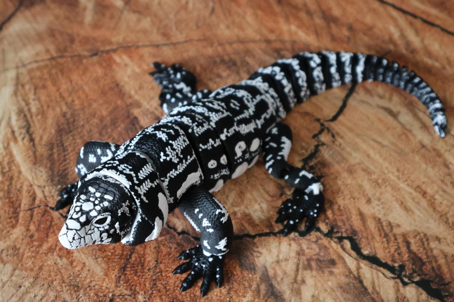 Articulated Tegu Lizard Fidget Toy | 12-Inch Black and White Reptile Model